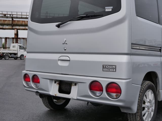 2001 Mitsubishi Town Box JDM car for sale — photo 17 of 25