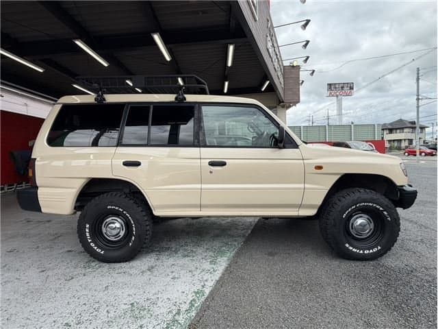 1998 Mitsubishi Pajero JDM car for sale — photo 6 of 25