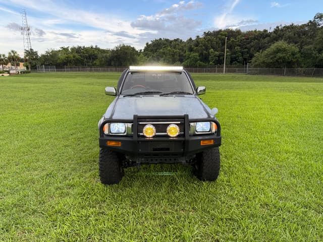 1993 Toyota Hilux JDM car for sale — photo 3 of 25