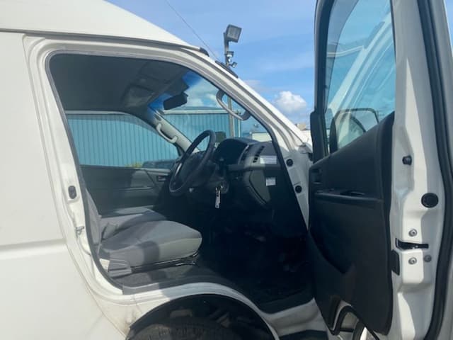 2006 Toyota HiAce JDM car for sale — photo 10 of 12