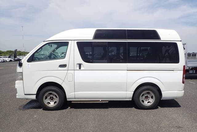 2011 Toyota HiAce JDM car for sale — photo 2 of 25