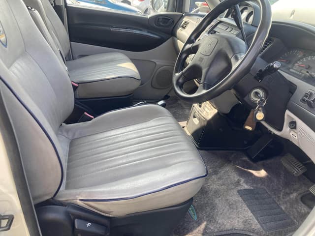 2000 Mitsubishi Delica JDM car for sale — photo 6 of 11