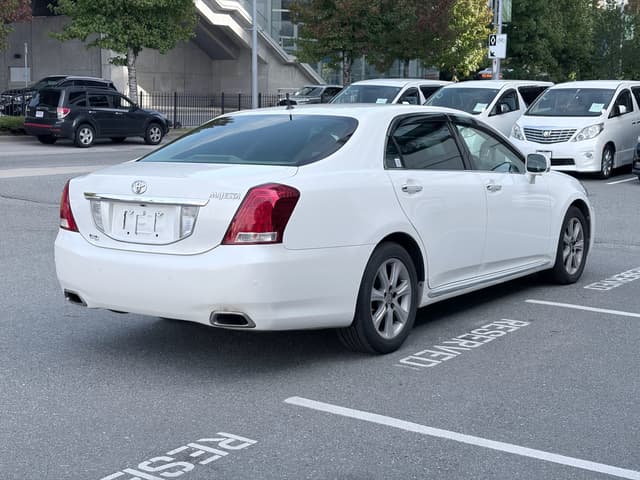 2009 Toyota Majesta JDM car for sale — photo 6 of 19