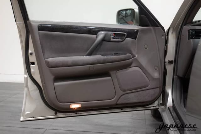 1998 Toyota Crown JDM car for sale — photo 19 of 25