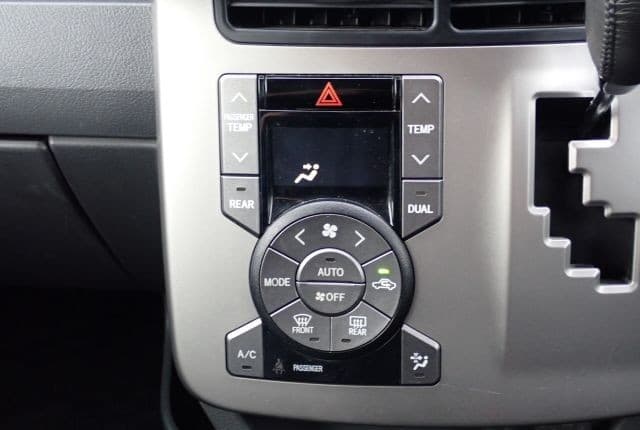 2008 Toyota Voxy JDM car for sale — photo 16 of 25