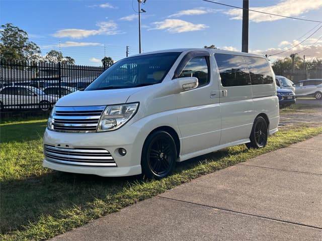 2005 Nissan Elgrand JDM car for sale — photo 10 of 16