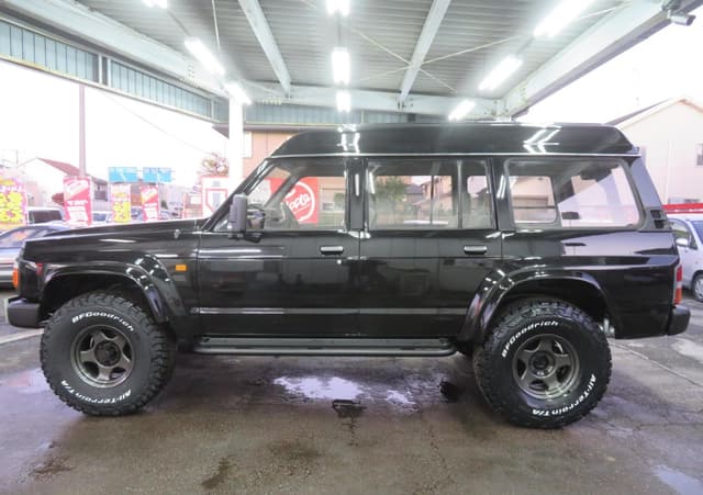 1989 Nissan Safari JDM car for sale — photo 3 of 18