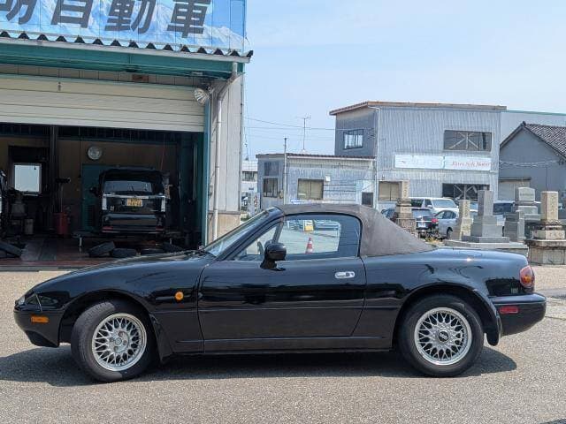 1994 Mazda Roadster (Eunos Roadster / MX-5) JDM car for sale — photo 12 of 20