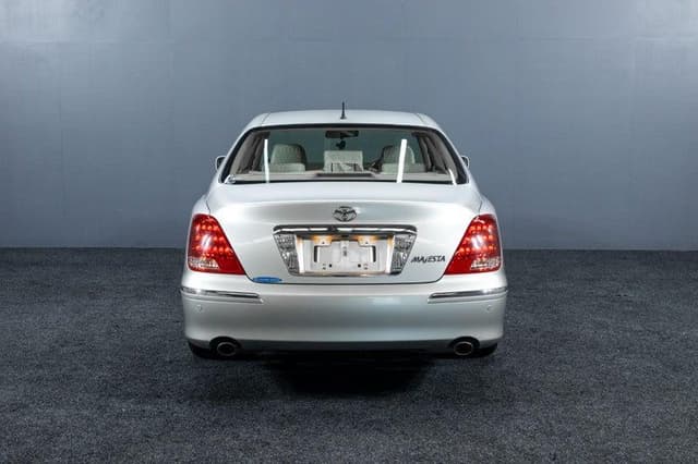 2005 Toyota Majesta JDM car for sale — photo 7 of 19