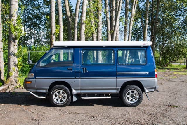 1999 Mitsubishi Delica JDM car for sale — photo 4 of 19