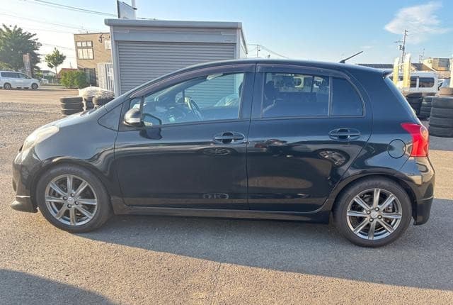 2007 Toyota Vitz JDM car for sale — photo 2 of 25