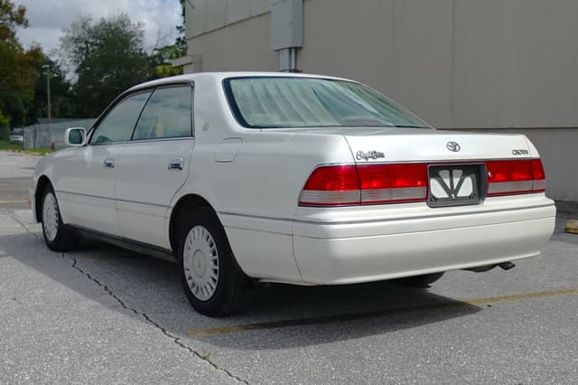 1998 Toyota Crown JDM car for sale — photo 8 of 17
