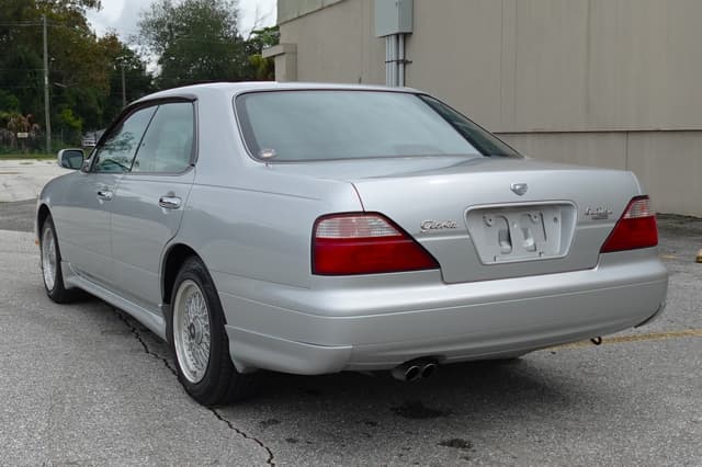 1995 Nissan Gloria JDM car for sale — photo 8 of 18