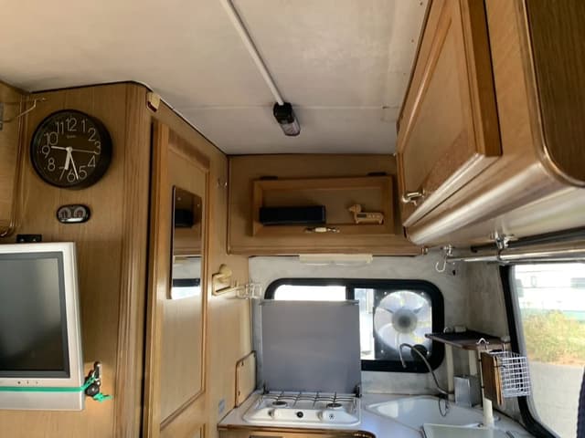 1996 Toyota HiAce JDM car for sale — photo 13 of 21