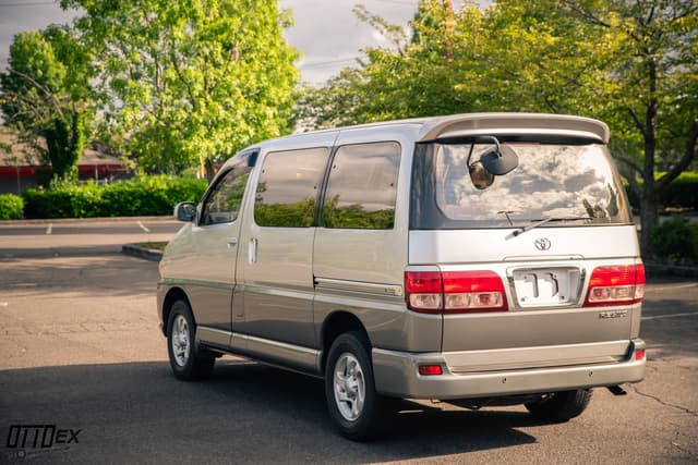 2001 Toyota Regius JDM car for sale — photo 7 of 25