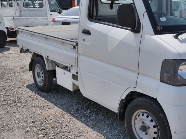 2001 Mitsubishi Minicab JDM car for sale — photo 10 of 25