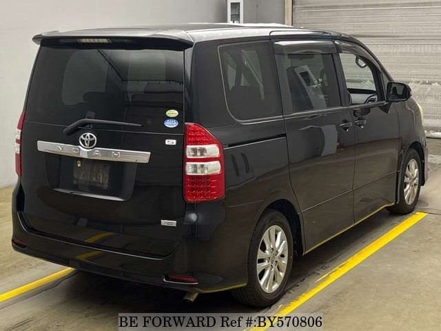 2010 Toyota Noah JDM car for sale — photo 2 of 2