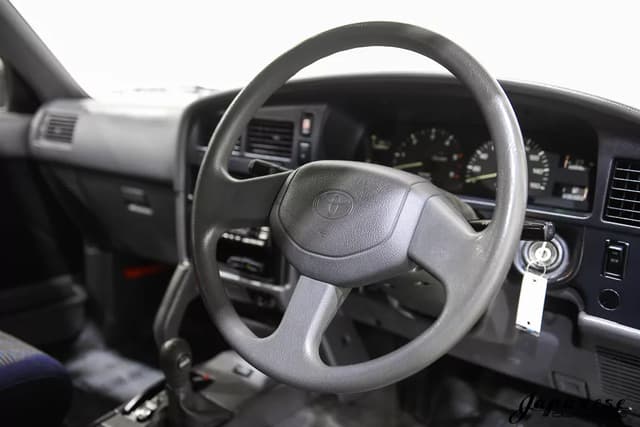 1994 Toyota Hilux Surf JDM car for sale — photo 13 of 25