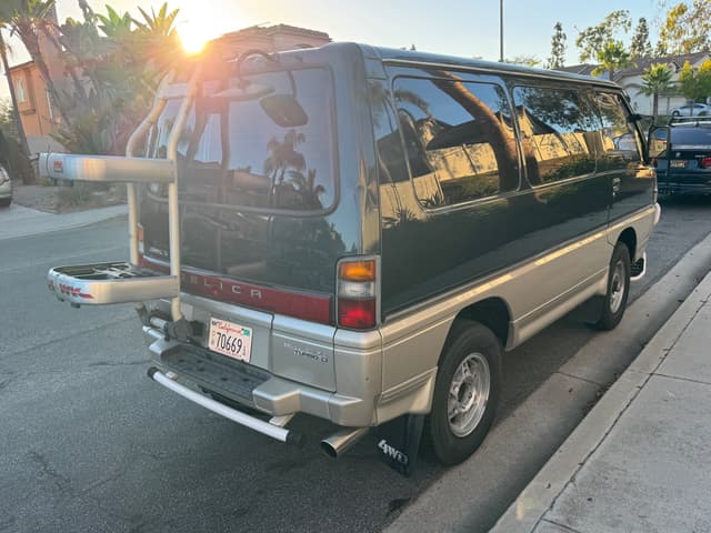 1993 Mitsubishi Delica JDM car for sale — photo 3 of 12