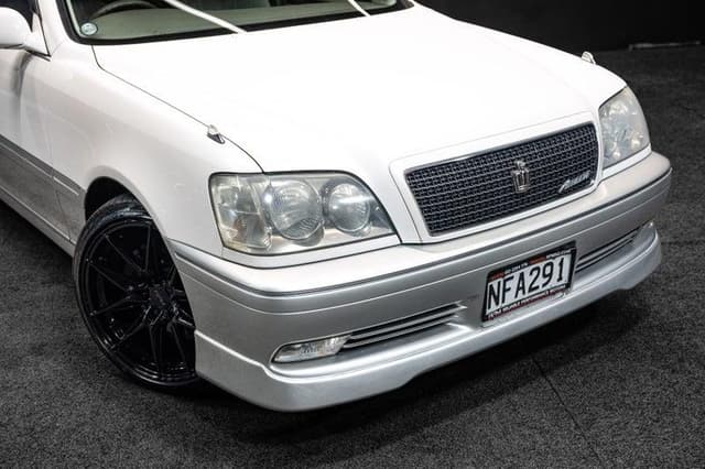 1999 Toyota Crown JDM car for sale — photo 13 of 19