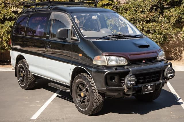 1994 Mitsubishi Delica JDM car for sale — photo 14 of 25