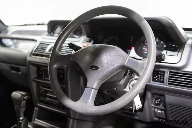 1996 Mitsubishi Pajero JDM car for sale — photo 10 of 25