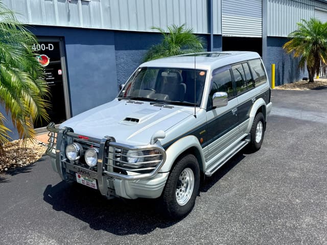 1993 Mitsubishi Pajero JDM car for sale — photo 3 of 21