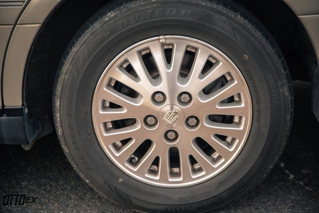 2001 Toyota Crown JDM car for sale — photo 15 of 25