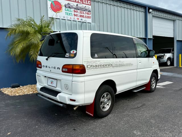 2000 Mitsubishi Delica JDM car for sale — photo 8 of 24