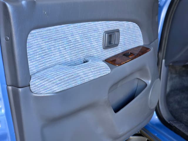 1996 Toyota Hilux Surf JDM car for sale — photo 18 of 25