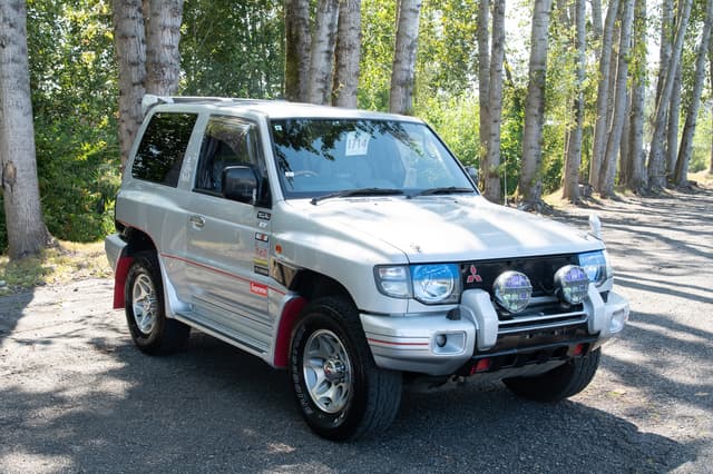 1997 Mitsubishi Pajero JDM car for sale — photo 3 of 13