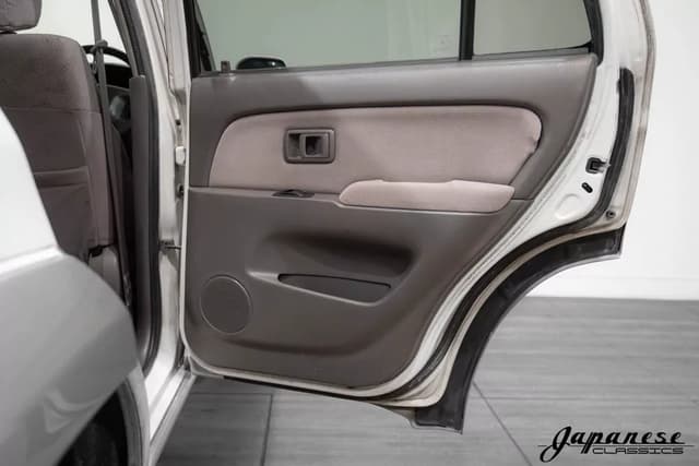 2000 Toyota Hilux Surf JDM car for sale — photo 22 of 25