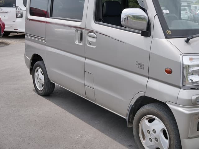2001 Mitsubishi Town Box JDM car for sale — photo 10 of 25