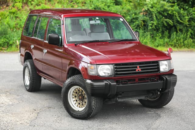 1993 Mitsubishi Pajero JDM car for sale — photo 2 of 25