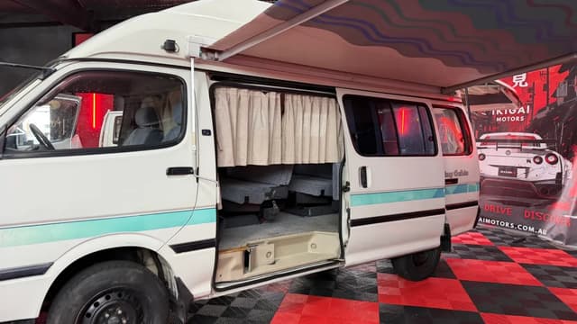 1995 Toyota HiAce JDM car for sale — photo 18 of 25