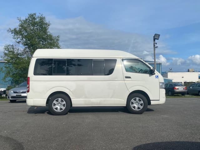 2006 Toyota HiAce JDM car for sale — photo 5 of 12