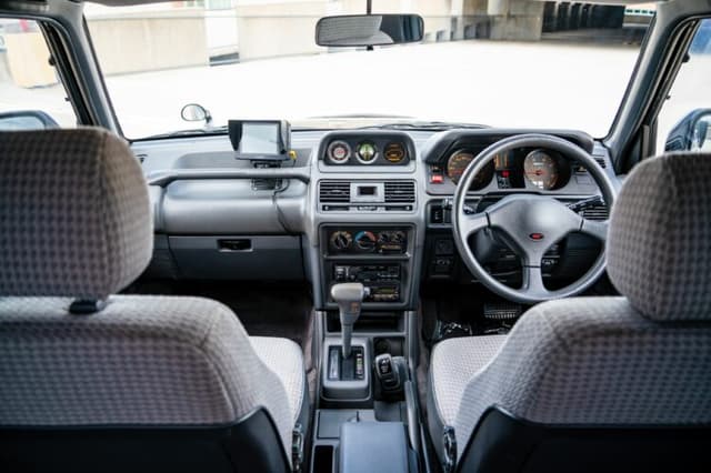 1992 Mitsubishi Pajero JDM car for sale — photo 10 of 12
