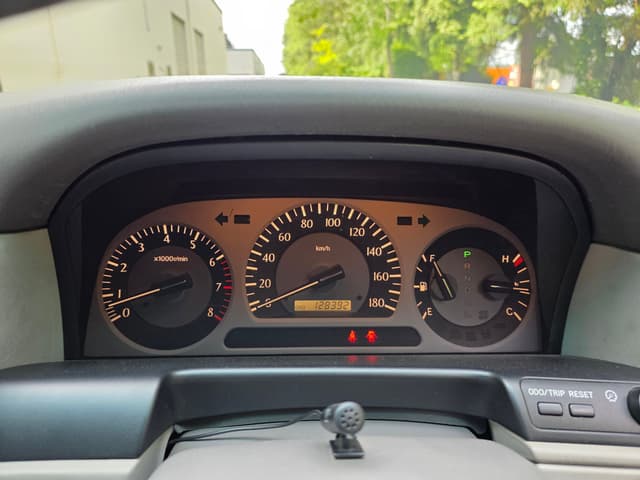 2001 Toyota Crown JDM car for sale — photo 9 of 15