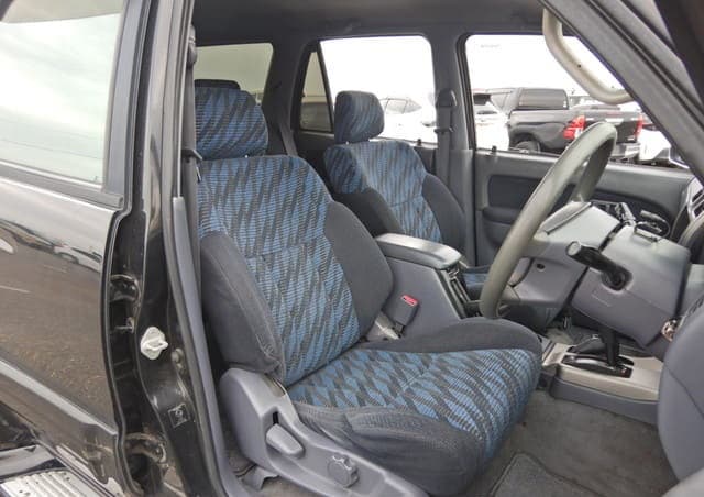 1998 Toyota Hilux Surf JDM car for sale — photo 4 of 6