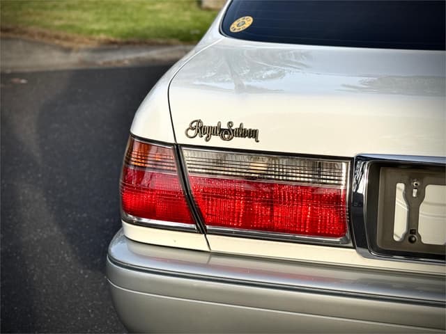 1999 Toyota Crown JDM car for sale — photo 12 of 25