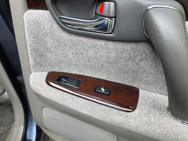 2001 Toyota Crown JDM car for sale — photo 13 of 15