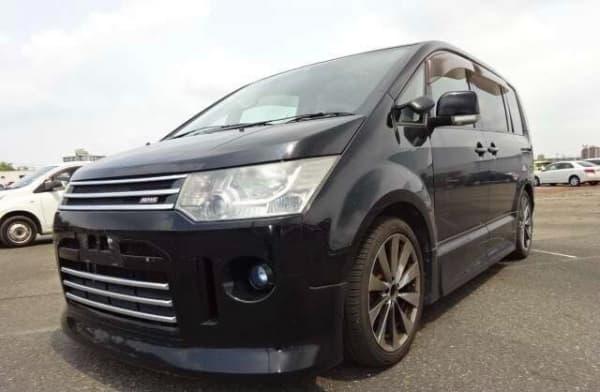 Mitsubishi Delica JDM car for sale — photo 5 of 6