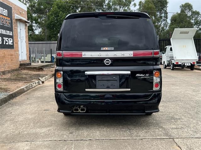 2006 Nissan Elgrand JDM car for sale — photo 7 of 16