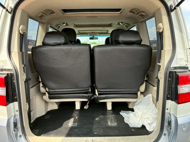 2010 Mitsubishi Delica JDM car for sale — photo 7 of 8