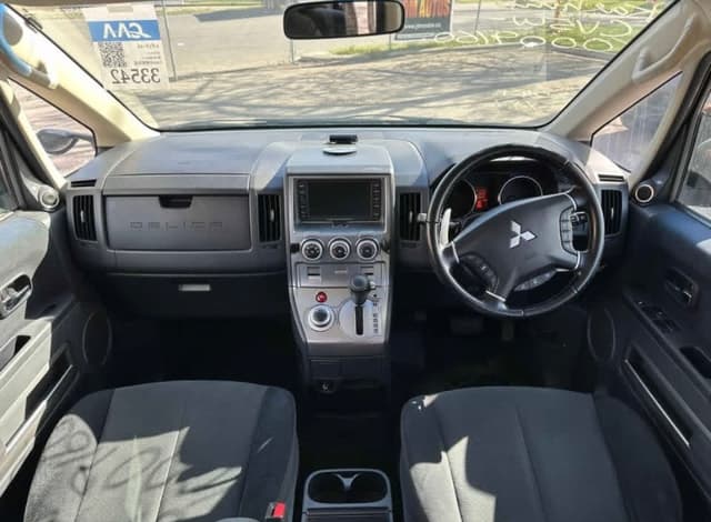 2007 Mitsubishi Delica JDM car for sale — photo 8 of 13