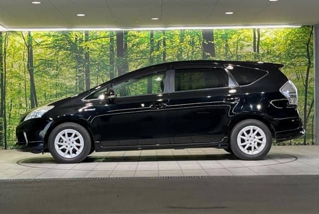 2011 Toyota Prius JDM car for sale — photo 12 of 25