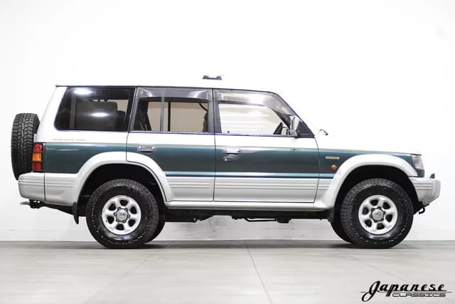 1993 Mitsubishi Pajero JDM car for sale — photo 5 of 25