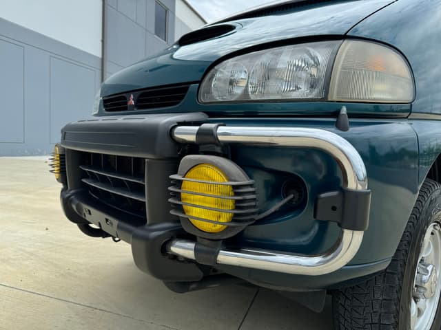1998 Mitsubishi Delica JDM car for sale — photo 13 of 25