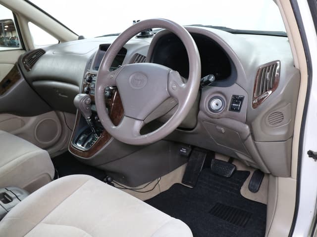 1998 Toyota Harrier JDM car for sale — photo 9 of 25