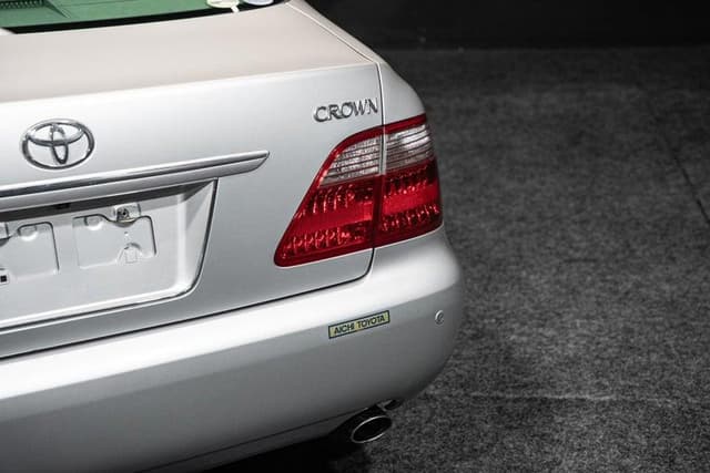 2006 Toyota Crown JDM car for sale — photo 8 of 15